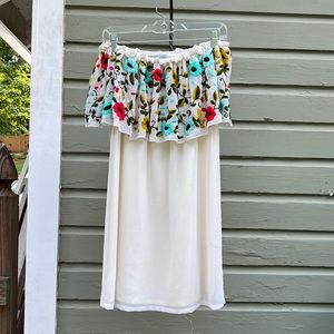 JUDITH MARCH STRAPLESS DRESS WITH FLOWER EMBROIDERY